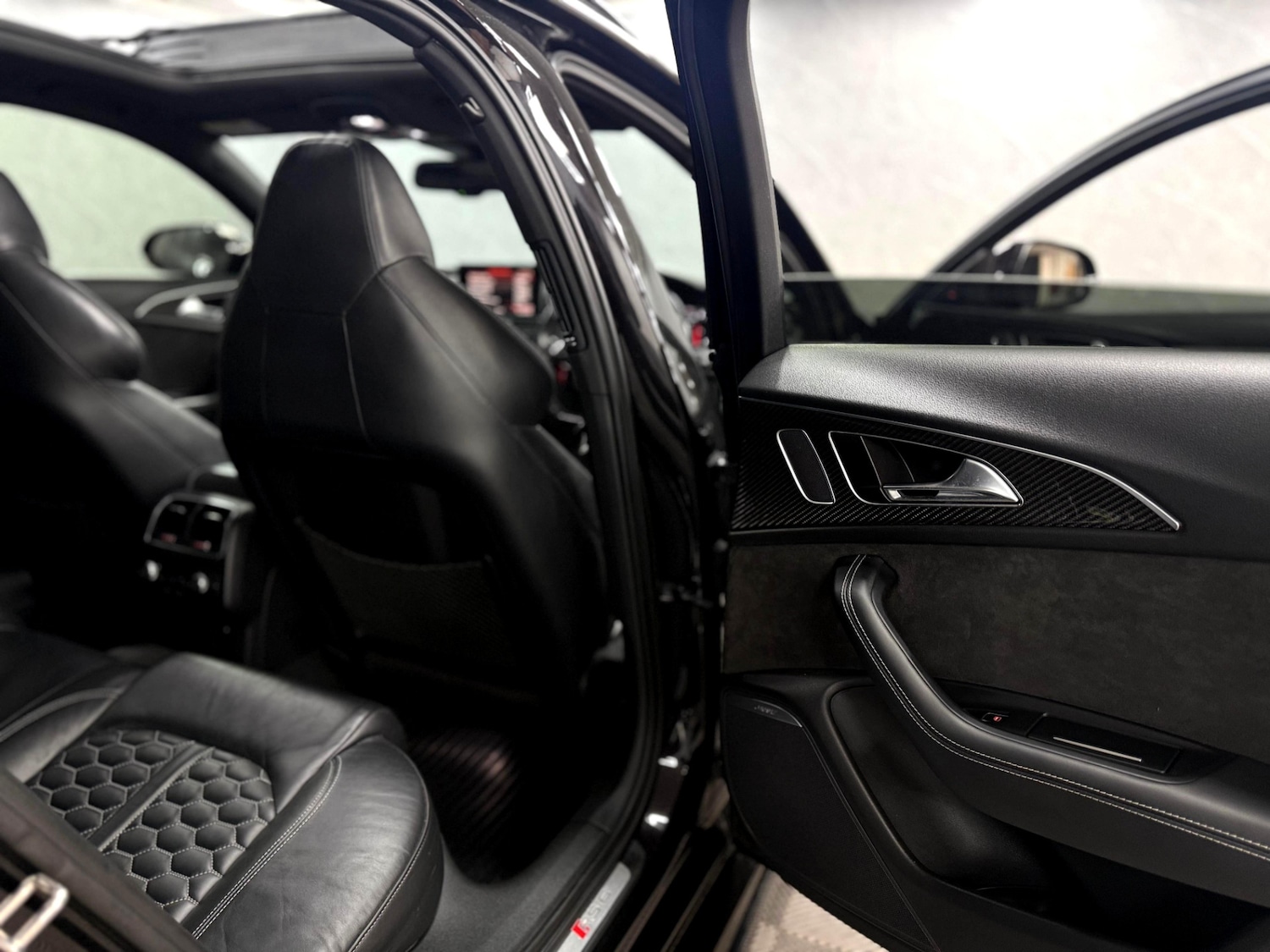 Used Audi RS6 2015 for sale - 76671724: Photo 42