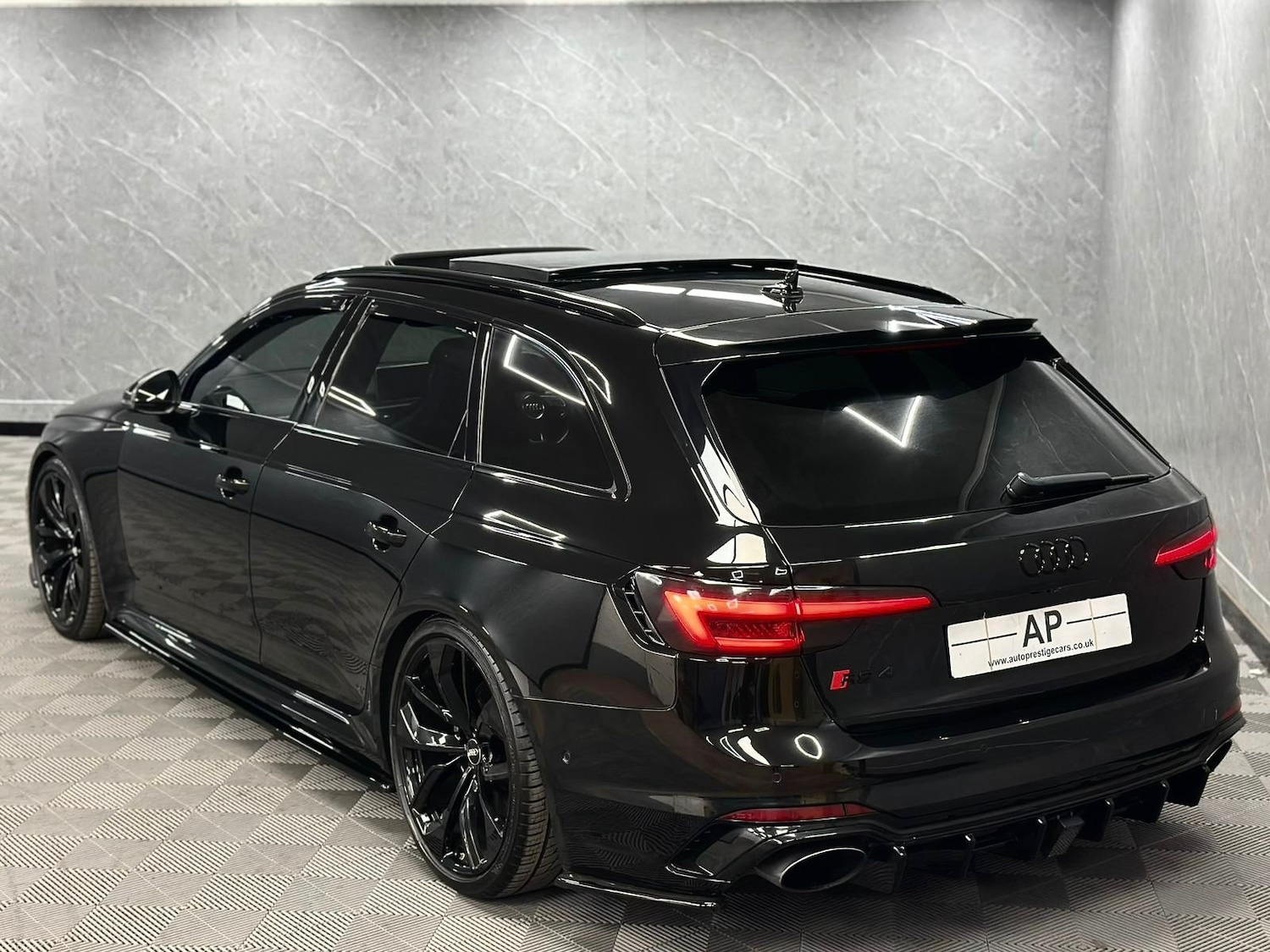 Used Audi RS4 2018 for sale - 76656476: Photo 3