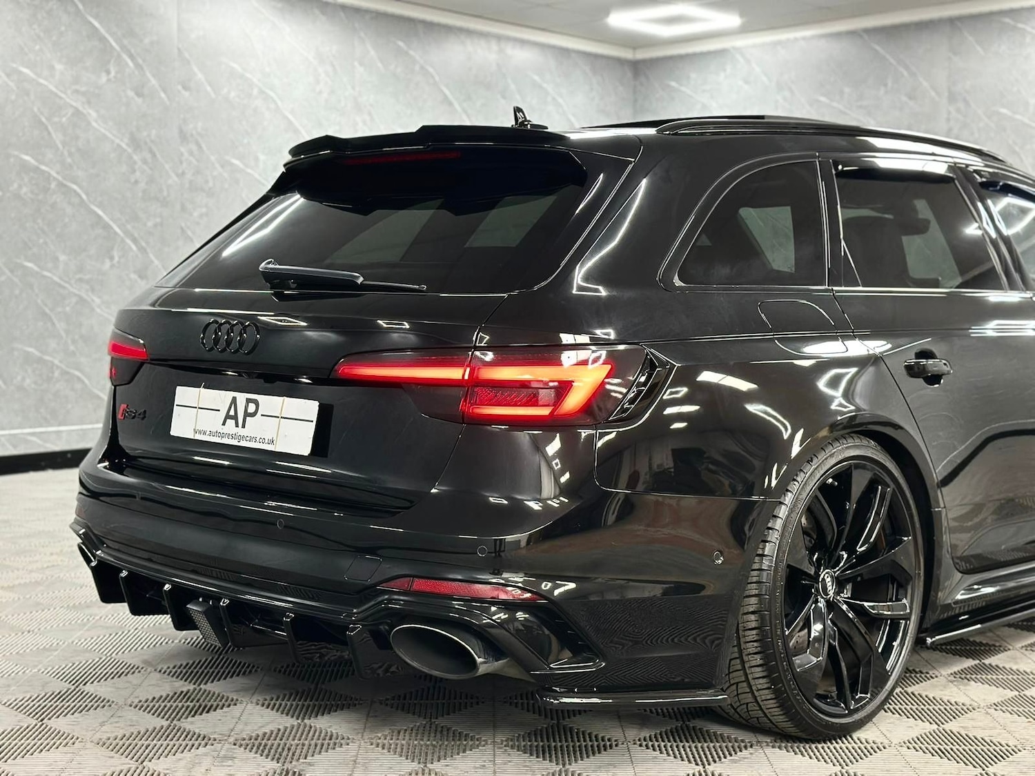 Used Audi RS4 2018 for sale - 76656476: Photo 51