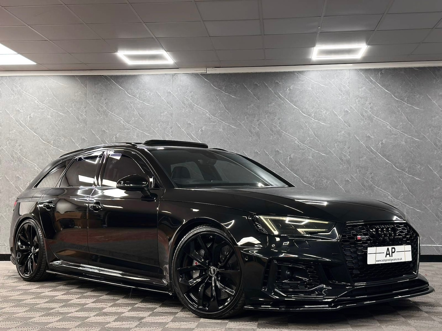 Used Audi RS4 2018 for sale - 76656476: Photo 77