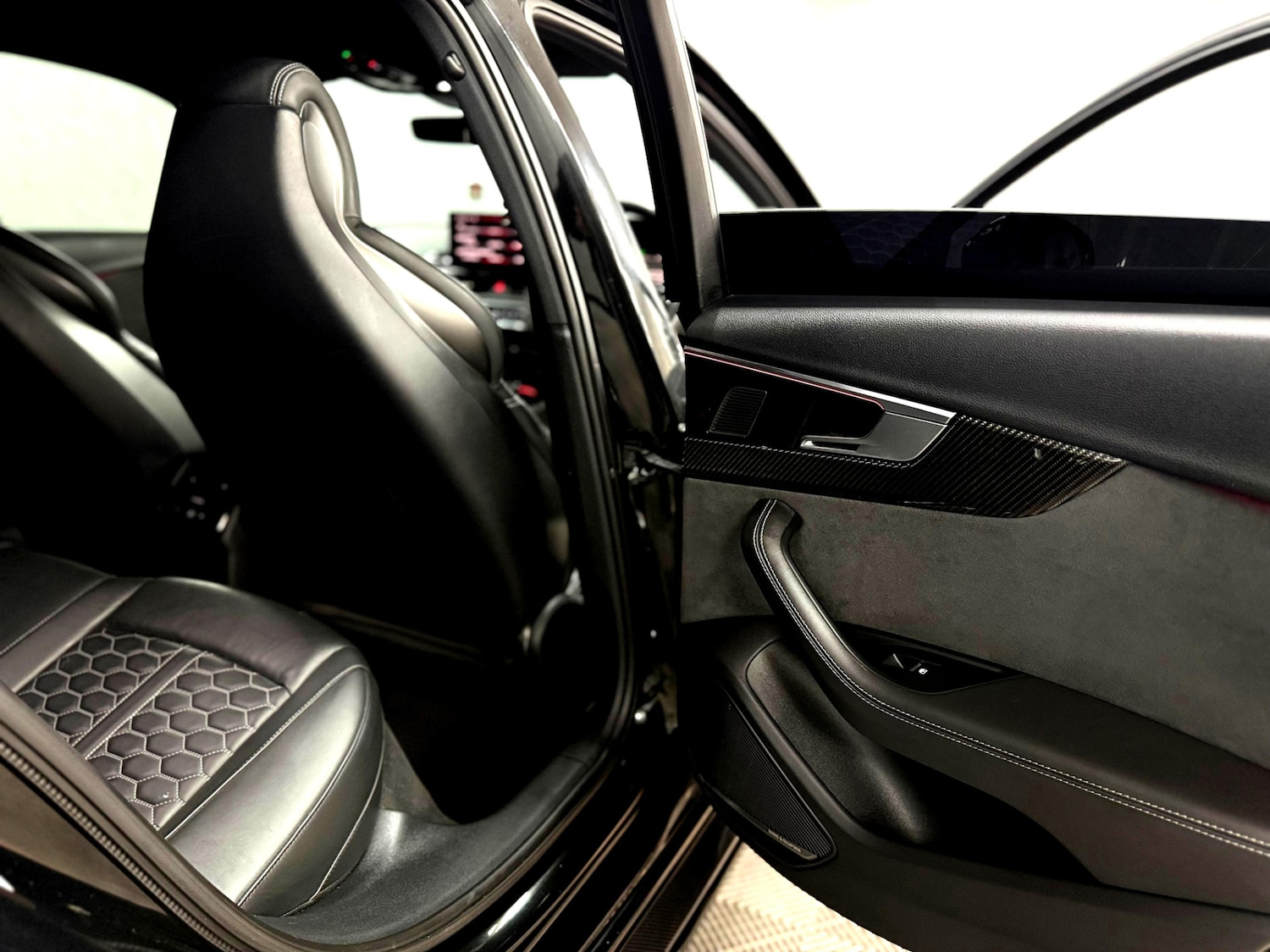 Used Audi RS4 Avant 2023 for sale - 77242008: Photo 15