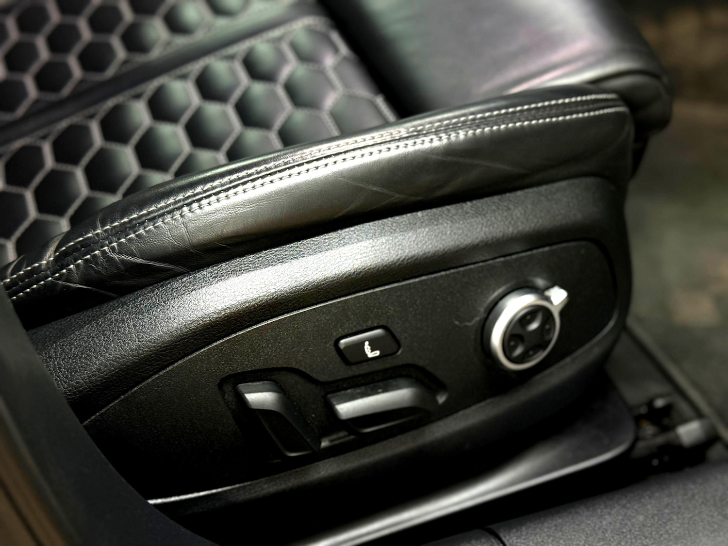 Used Audi RS4 Avant 2023 for sale - 77242008: Photo 28