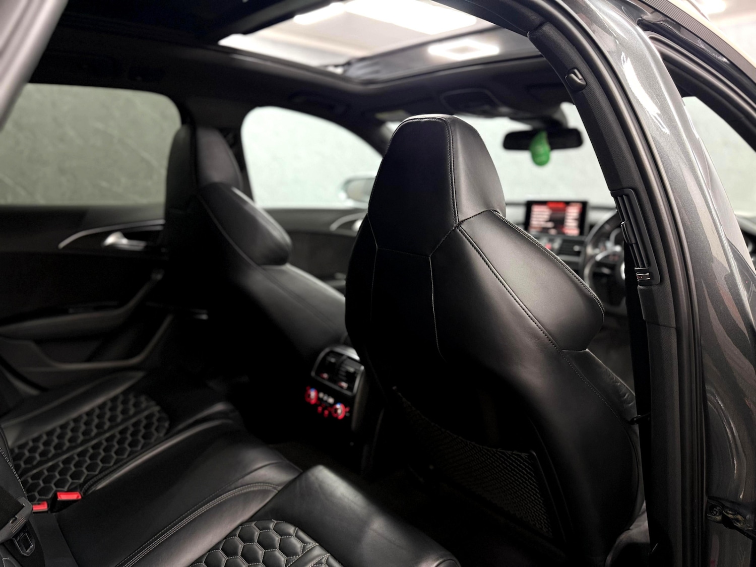 Used Audi RS6 2015 for sale - 76671726: Photo 16