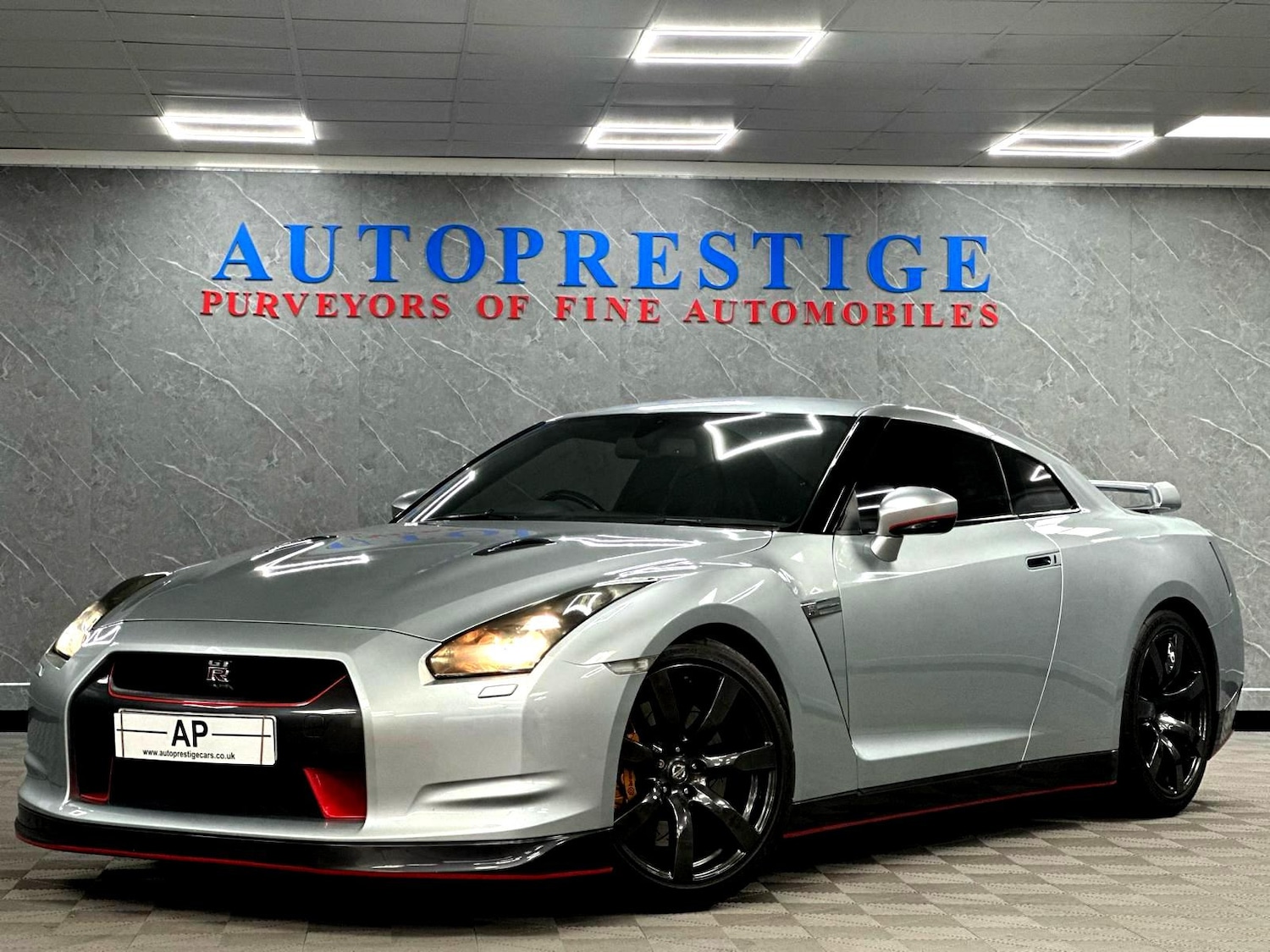 Used Nissan GT-R 2010 for sale - 77400381: Photo 1