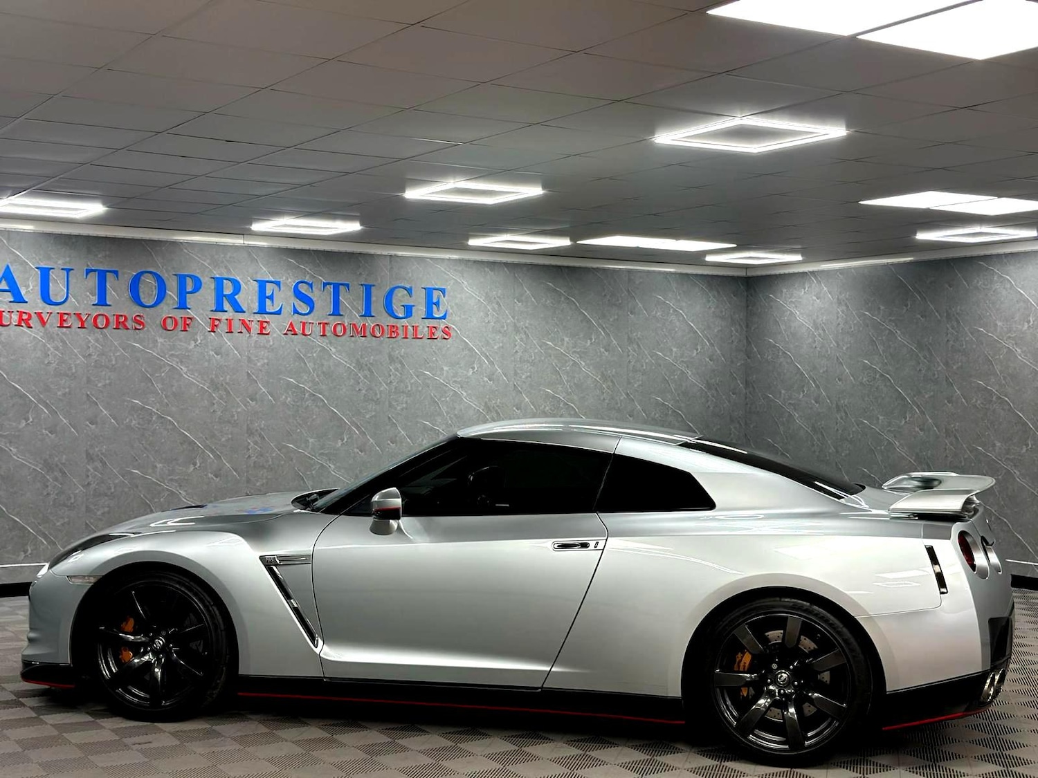 Used Nissan GT-R 2010 for sale - 77400381: Photo 11