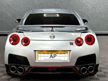 Used Nissan GT-R 2010 for sale - 77400381: Photo