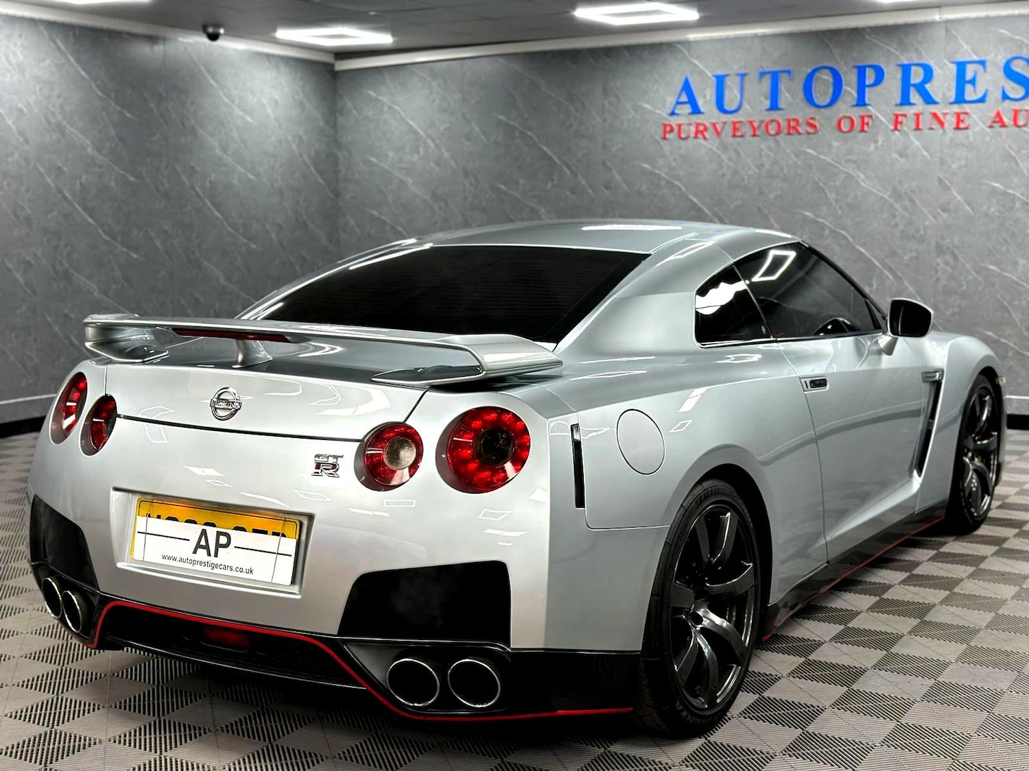 Used Nissan GT-R 2010 for sale - 77400381: Photo 4