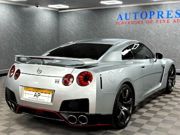 Used Nissan GT-R 2010 for sale - 77400381: Photo