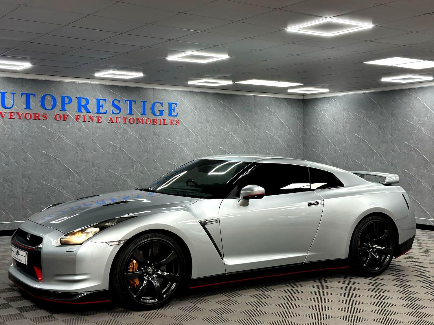 Used Nissan GT-R 2010 for sale - 77400381: Photo 8