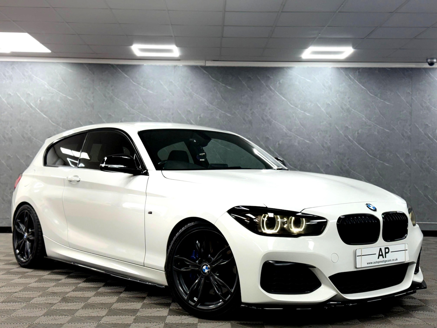 Used BMW 1 Series 2017 for sale - 76165406: Photo 2