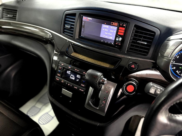 Used Nissan Elgrand 2014 for sale - 75290241: Photo 9