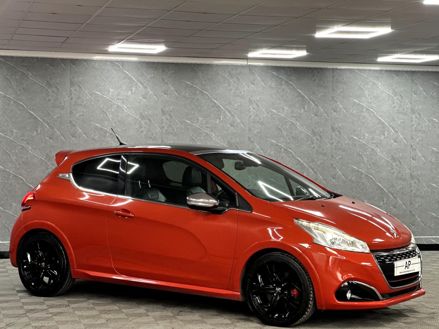 Used Peugeot 208 2016 for sale - 77114385: Photo 3