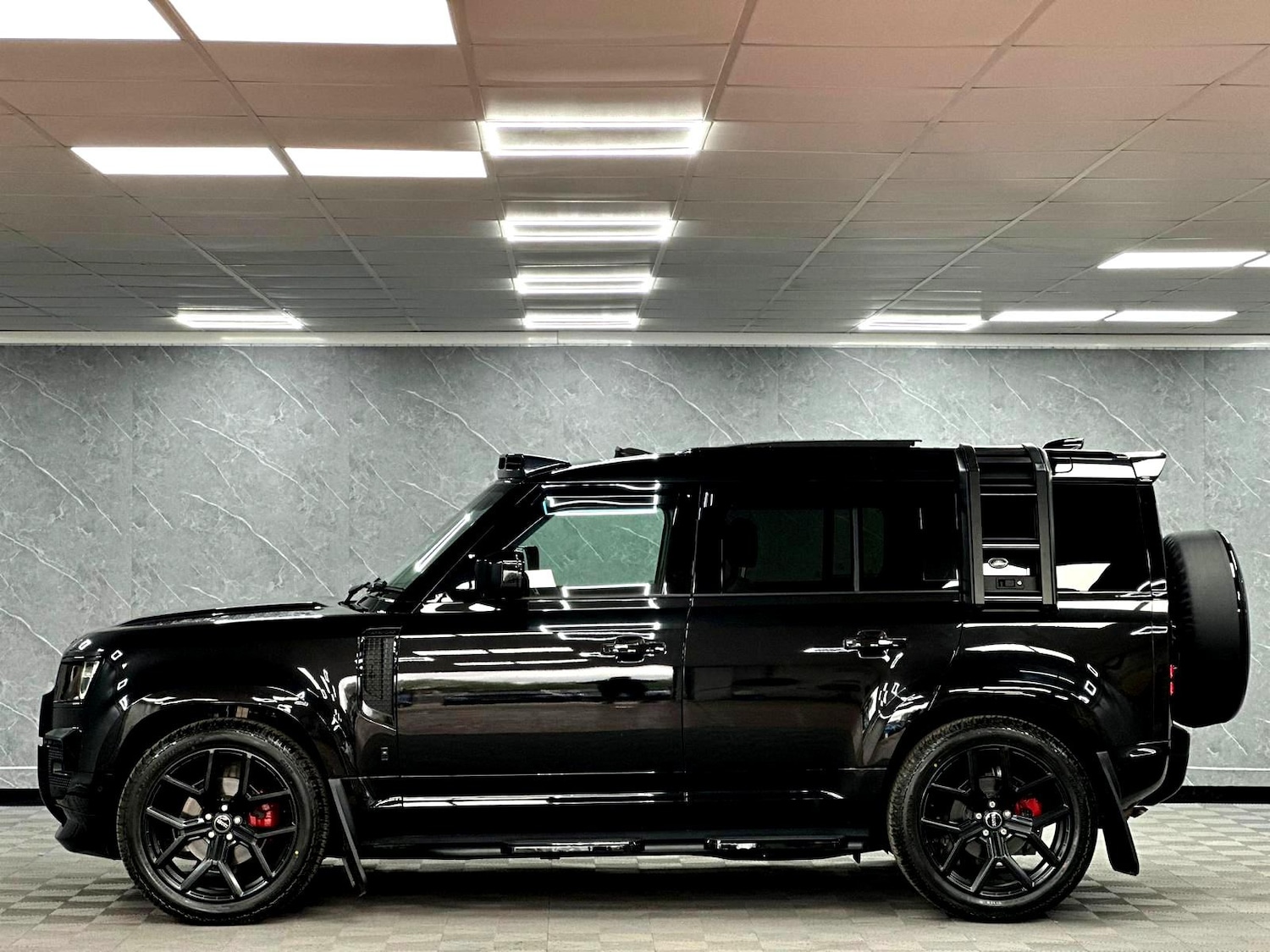 Used Land Rover Defender 2024 for sale - 76597511: Photo 11