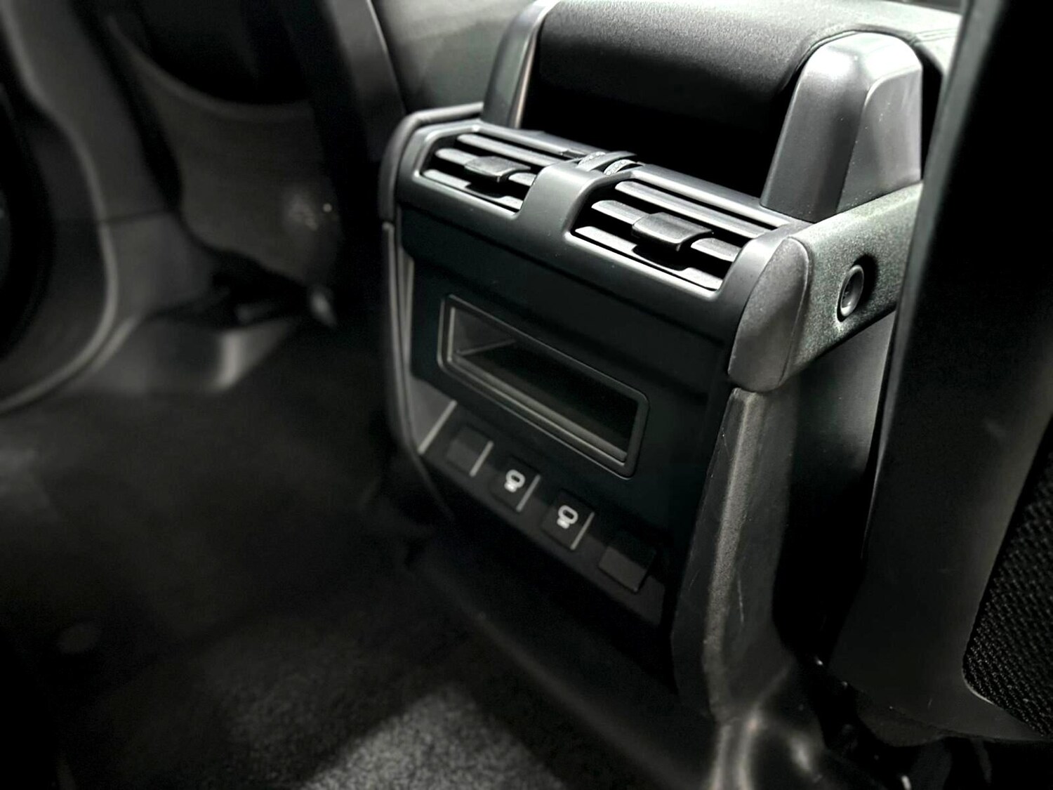 Used Land Rover Defender 2024 for sale - 76597511: Photo 33