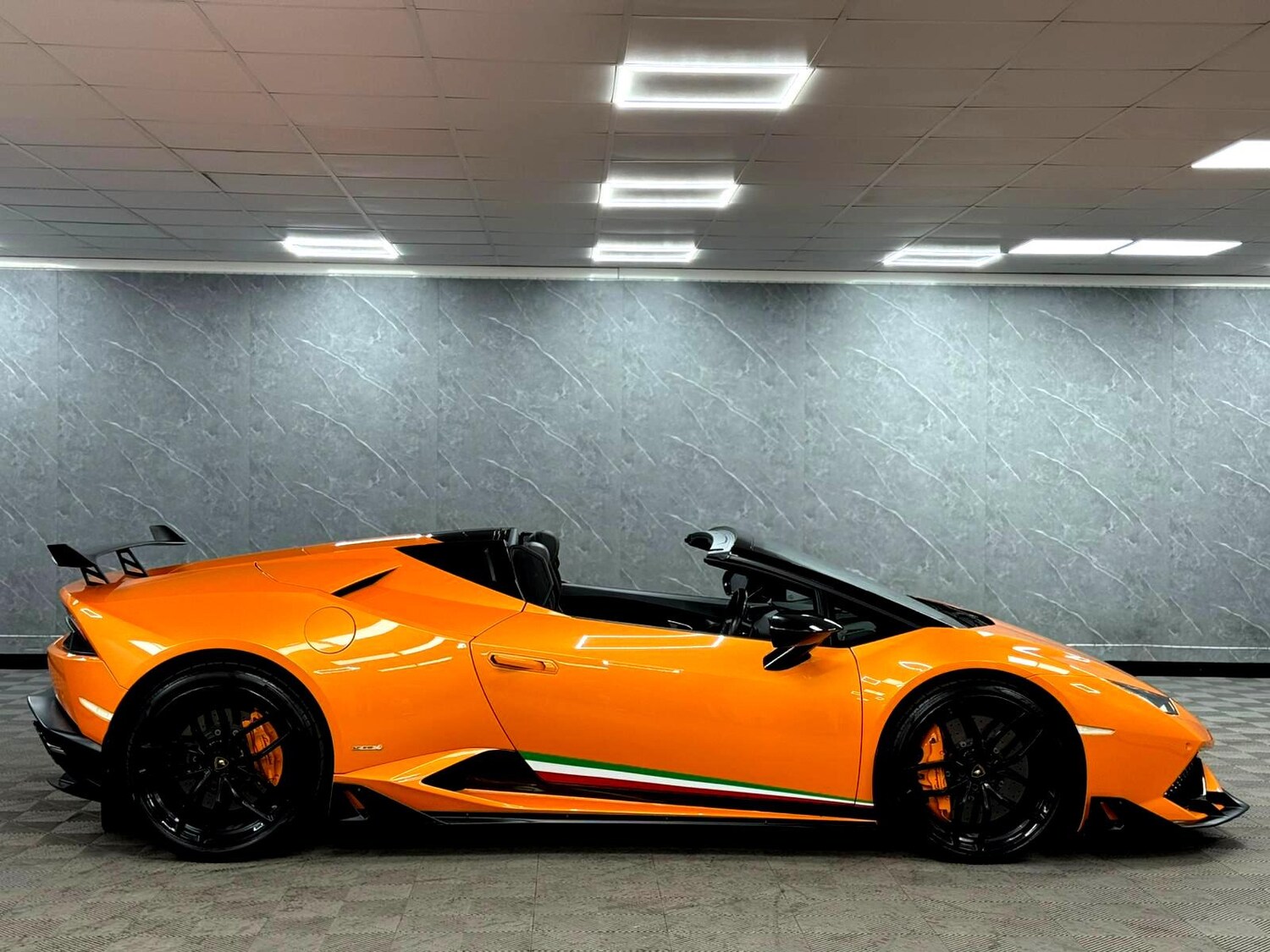 Used Lamborghini Huracan 2016 for sale - 77610742: Photo 16