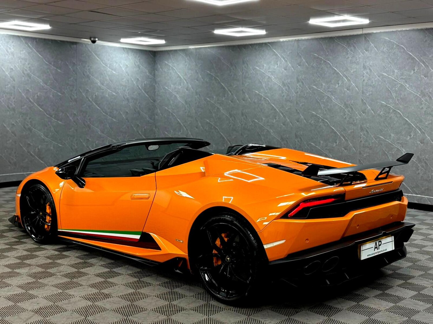 Used Lamborghini Huracan 2016 for sale - 77610742: Photo 17