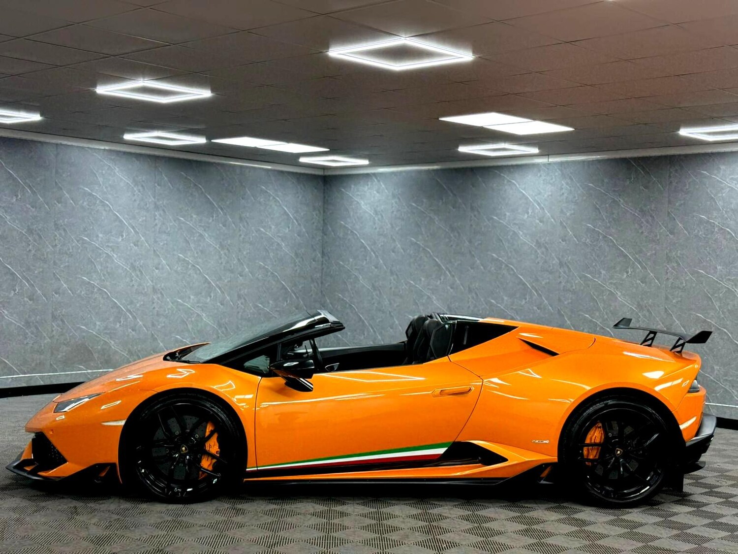 Used Lamborghini Huracan 2016 for sale - 77610742: Photo 32