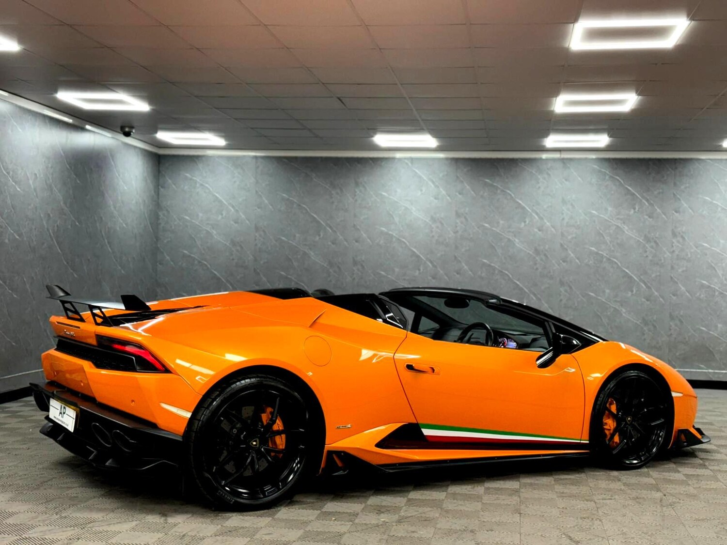 Used Lamborghini Huracan 2016 for sale - 77610742: Photo 37