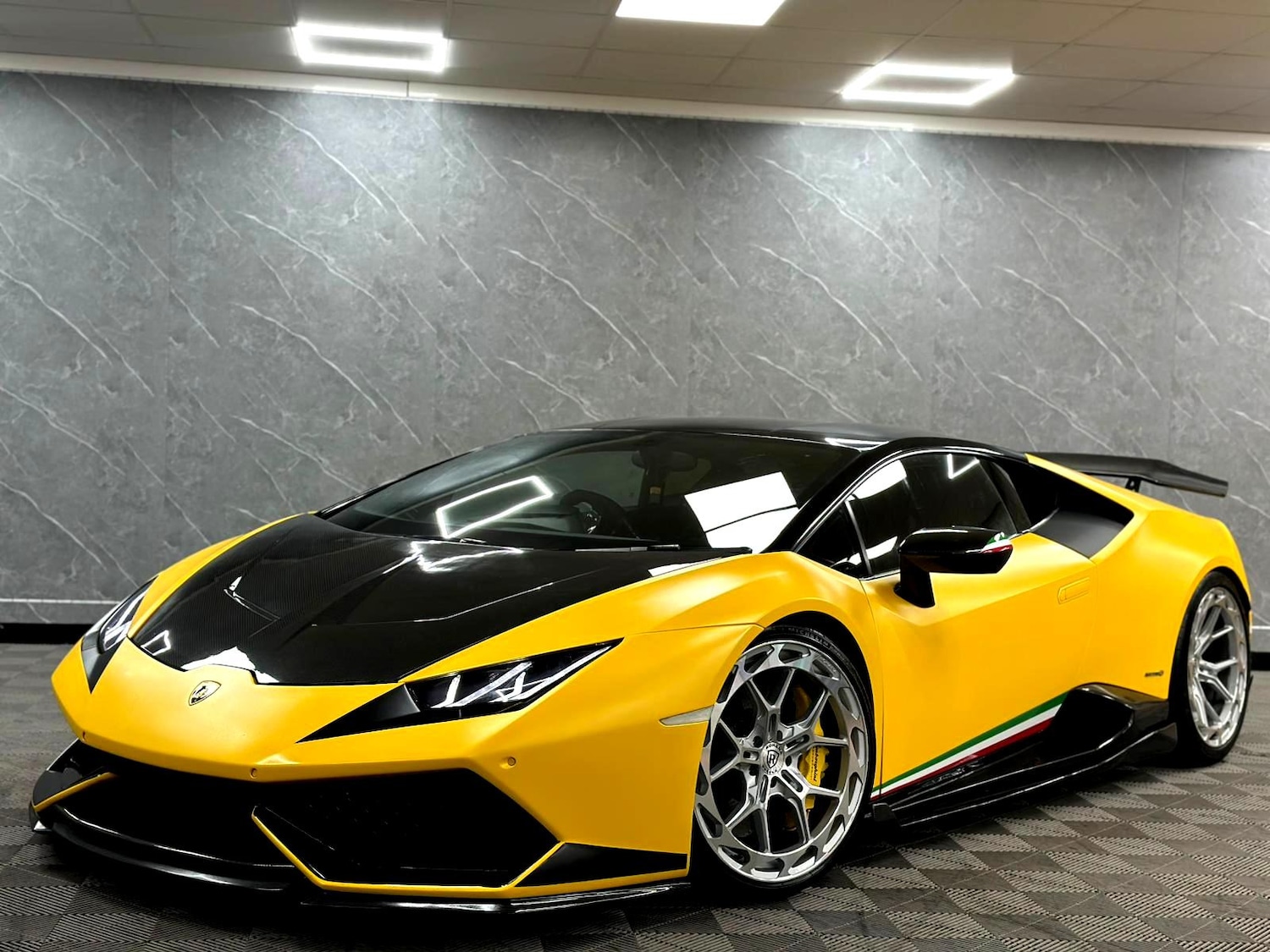 Used Lamborghini Huracan 2015 for sale - 77831347: Photo 2