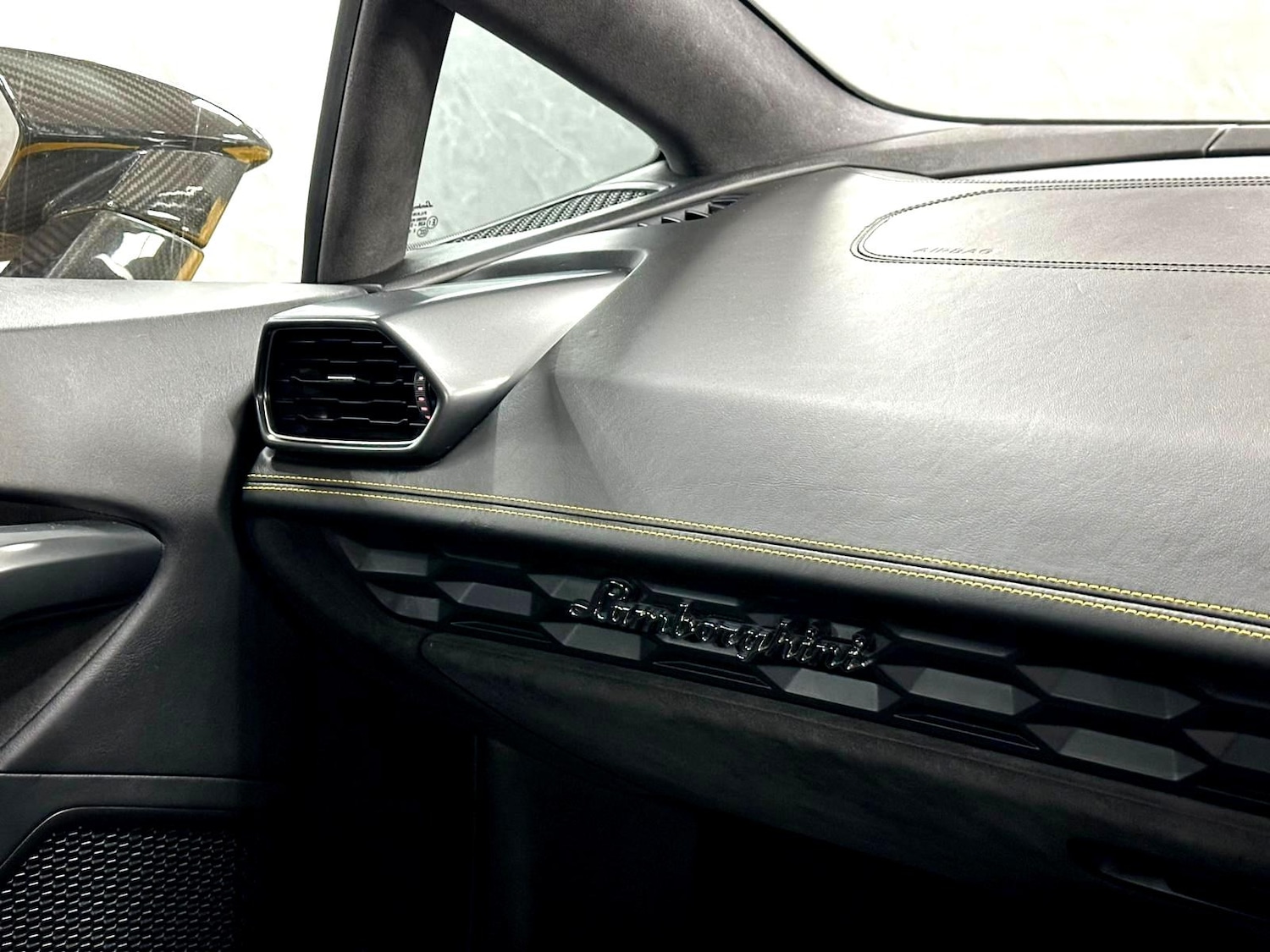 Used Lamborghini Huracan 2015 for sale - 77831347: Photo 41