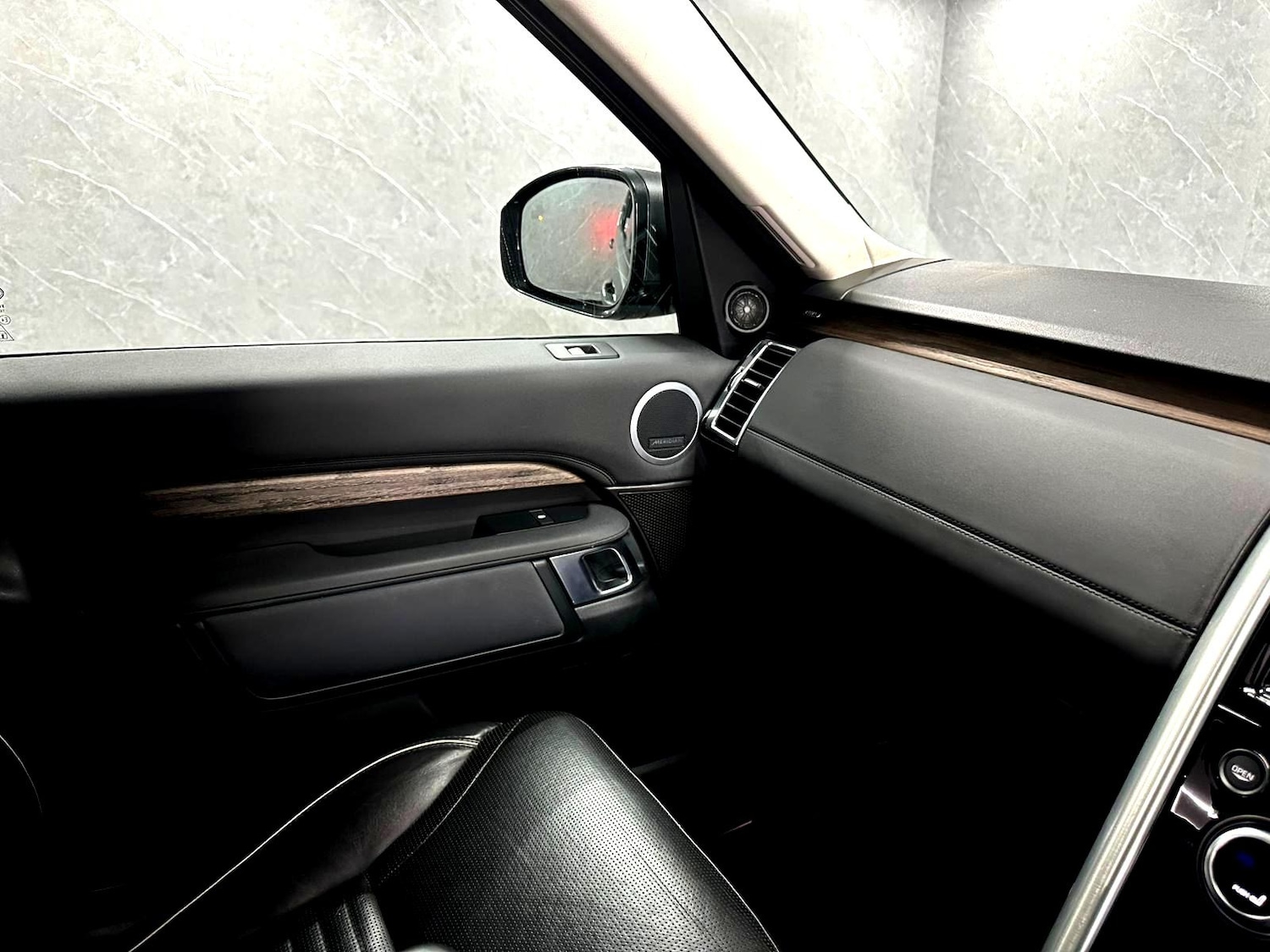 Used Land Rover Discovery 2017 for sale - 78099018: Photo 27