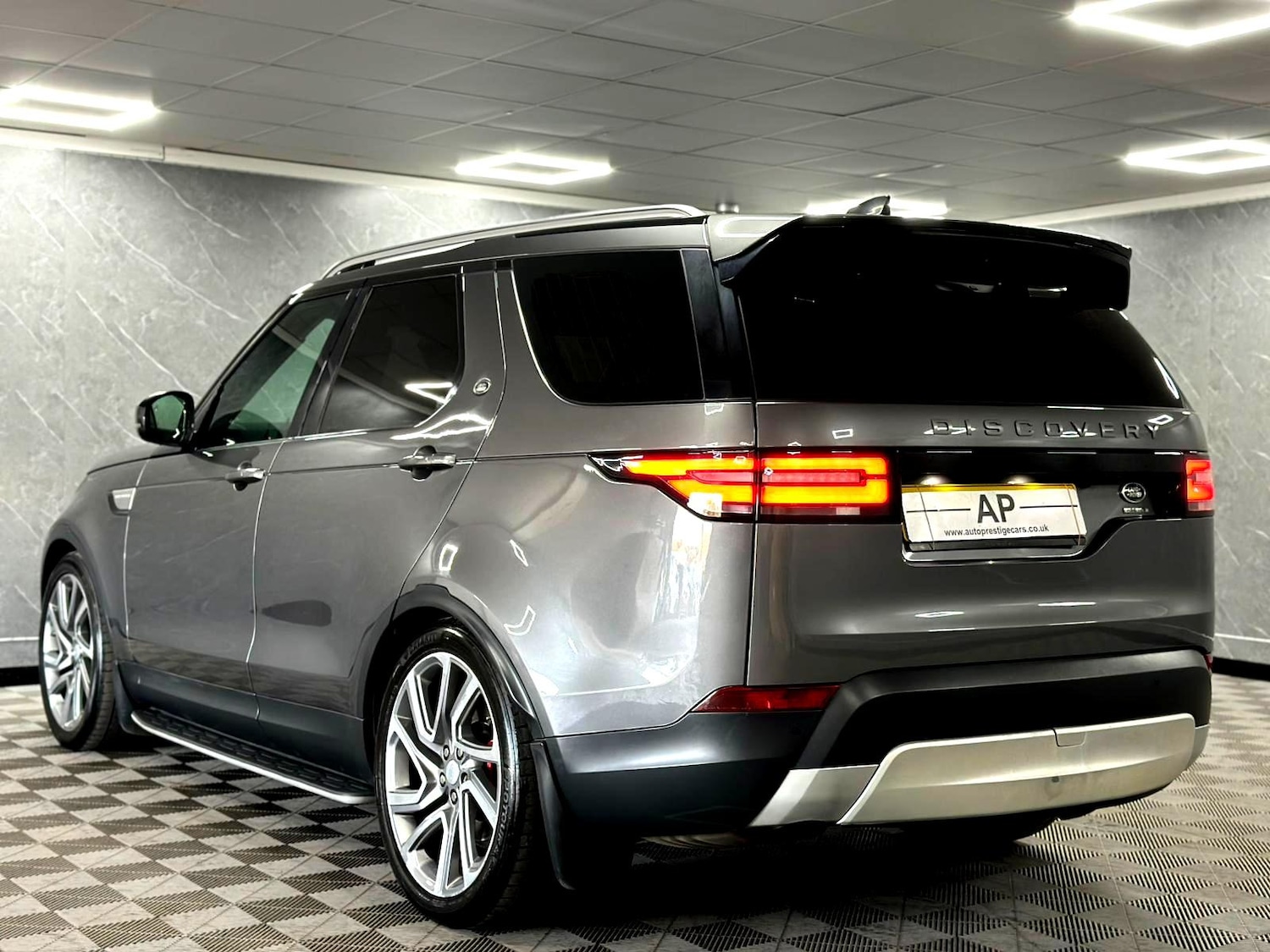 Used Land Rover Discovery 2017 for sale - 78099018: Photo 3