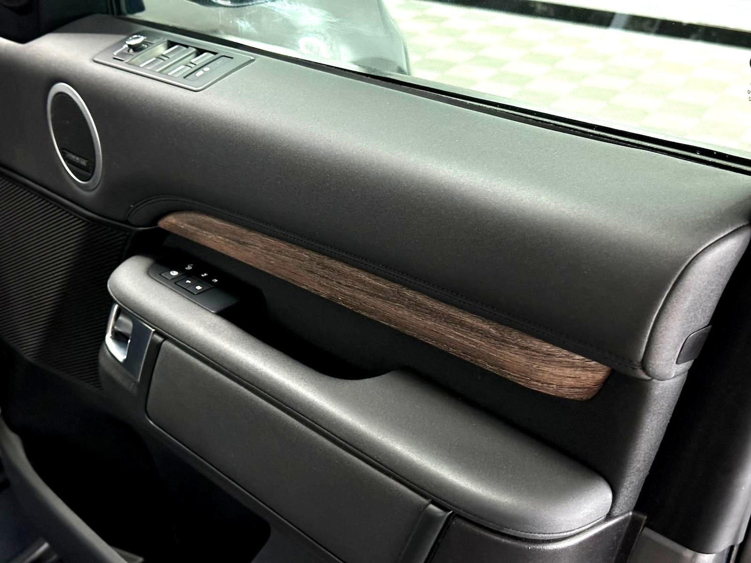 Used Land Rover Discovery 2017 for sale - 78099018: Photo 35