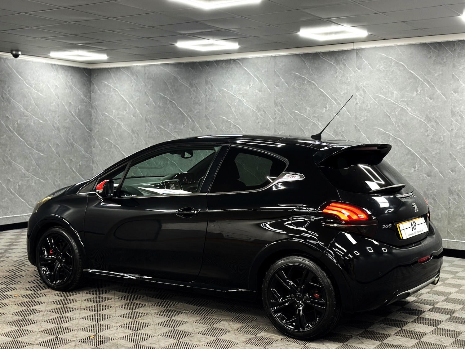 Used Peugeot 208 2016 for sale - 76882063: Photo 8