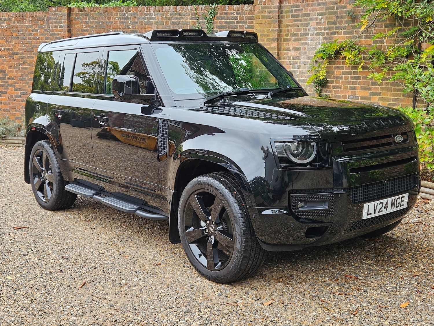 Used Land Rover Defender 2024 for sale - 76143335: Photo 11