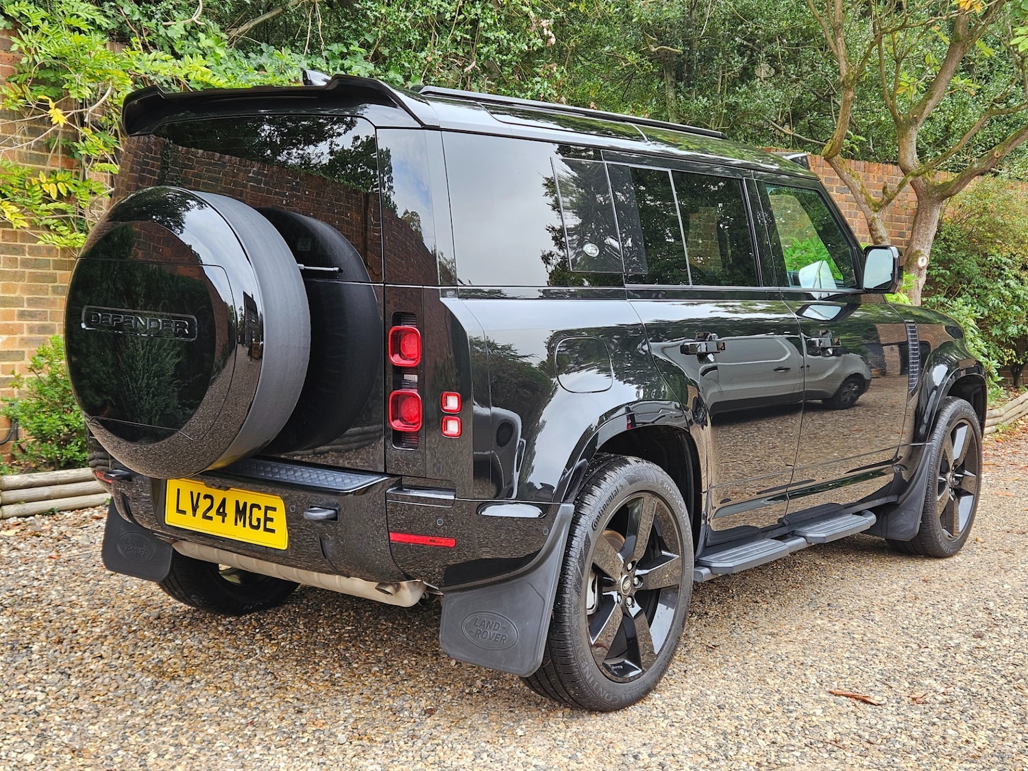 Used Land Rover Defender 2024 for sale - 76143335: Photo 15