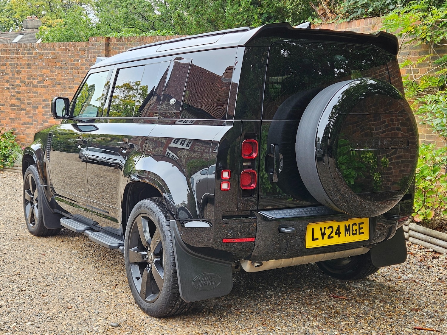 Used Land Rover Defender 2024 for sale - 76143335: Photo 2