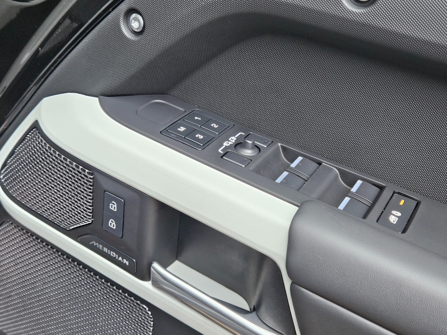 Used Land Rover Defender 2024 for sale - 76143335: Photo 25