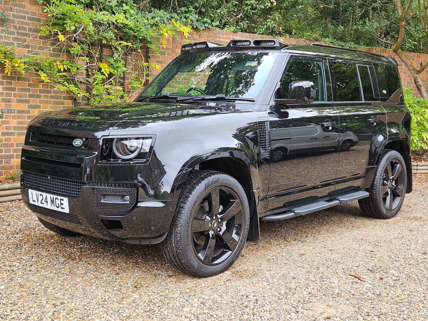 Used Land Rover Defender 2024 for sale - 76143335: Photo 32
