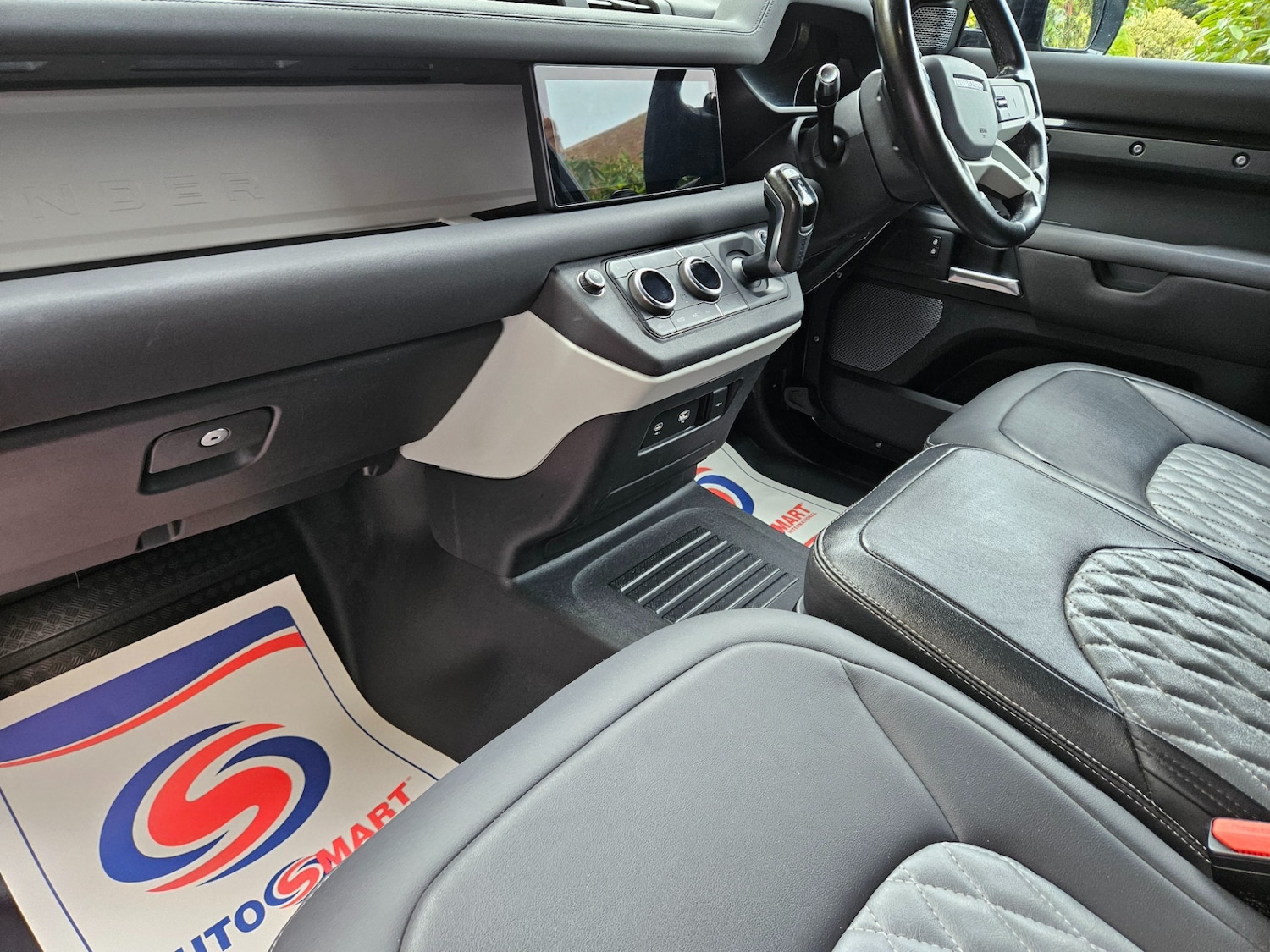 Used Land Rover Defender 2021 for sale - 77068999: Photo 2