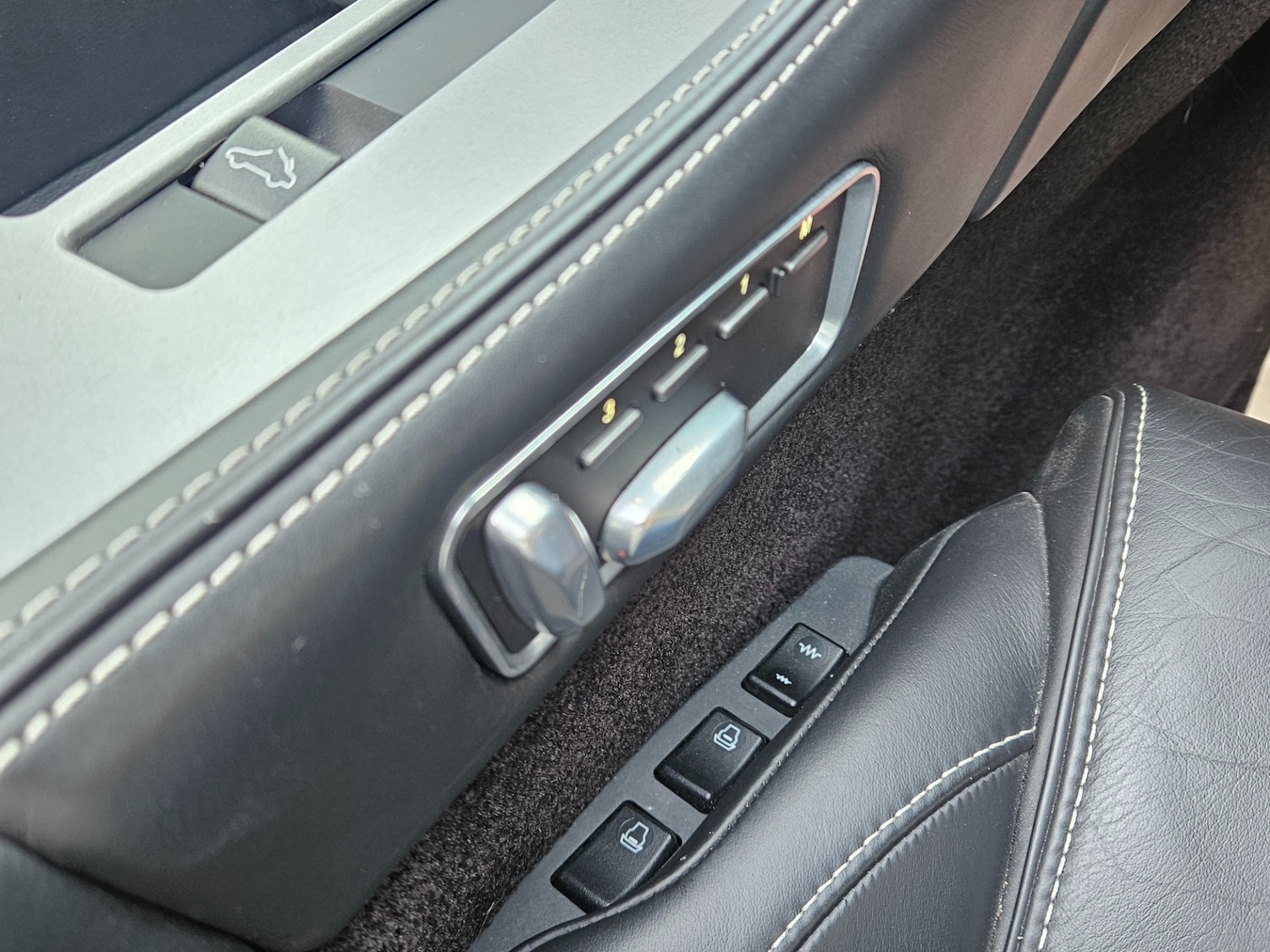 Used Aston Martin Virage 2012 for sale - 76879626: Photo 4