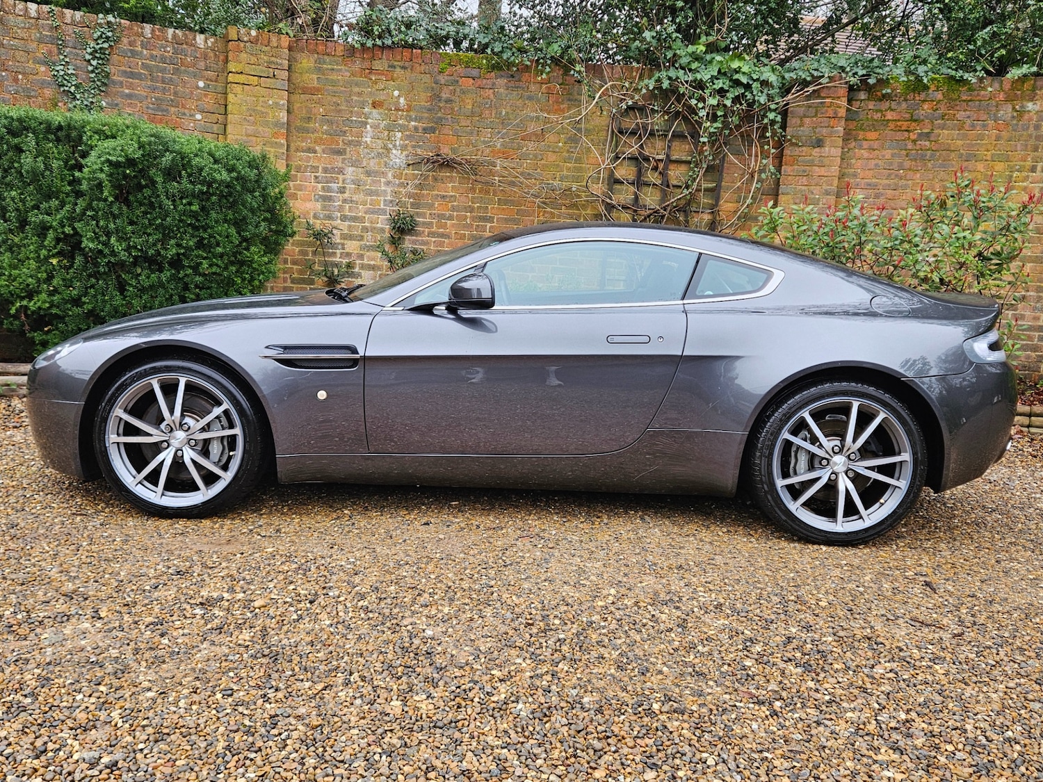Used Aston Martin Vantage 2012 for sale - 77789921: Photo 11