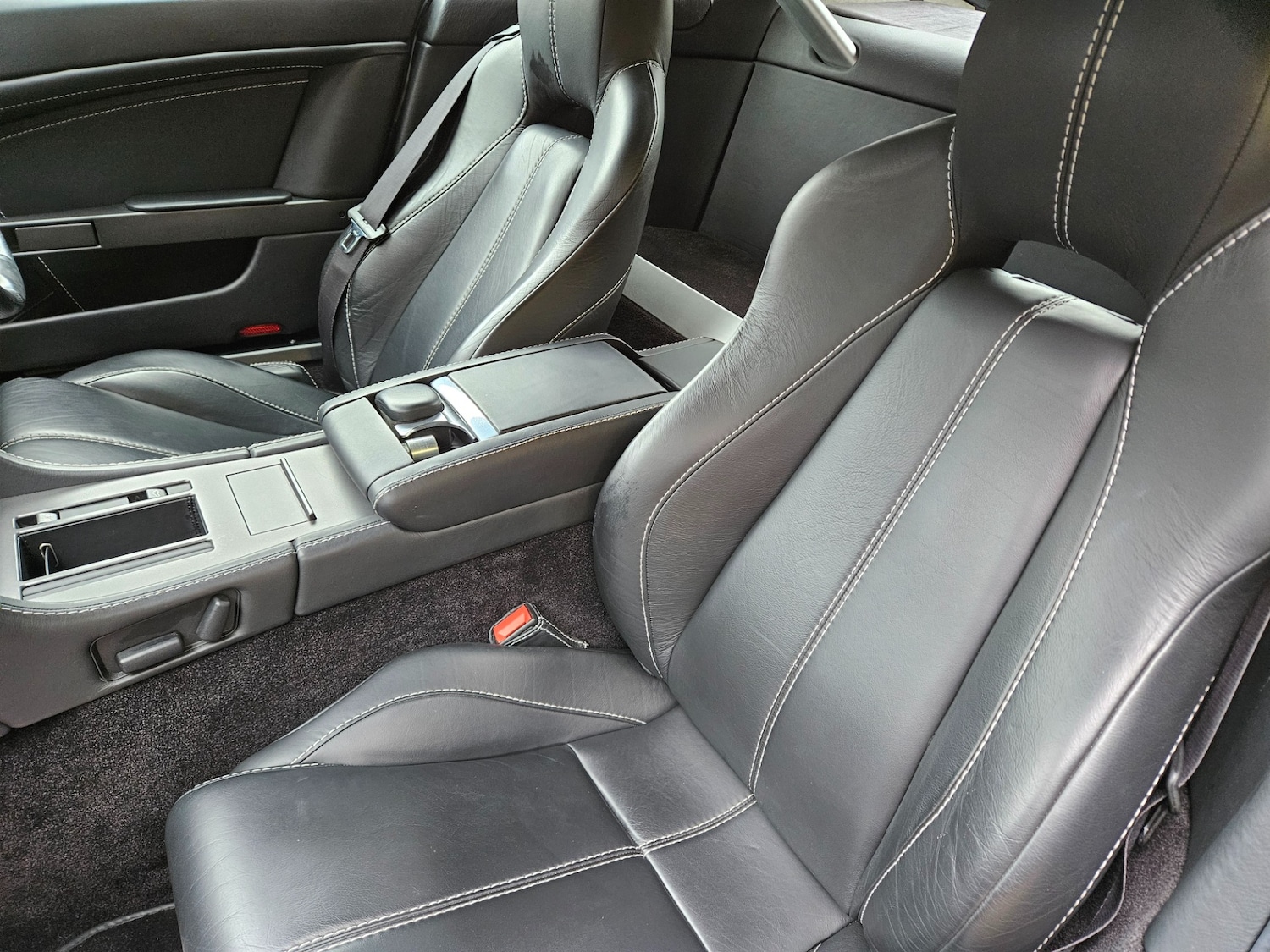 Used Aston Martin Vantage 2012 for sale - 77789921: Photo 17