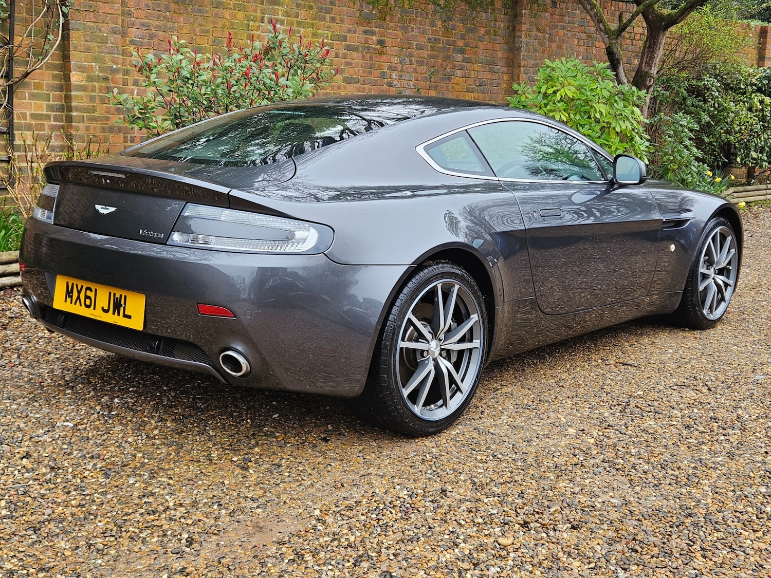 Used Aston Martin Vantage 2012 for sale - 77789921: Photo 2