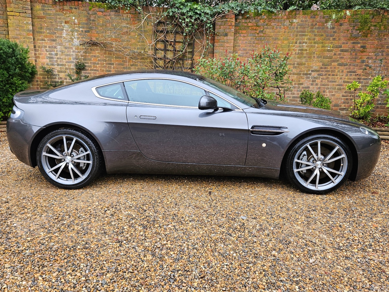 Used Aston Martin Vantage 2012 for sale - 77789921: Photo 23