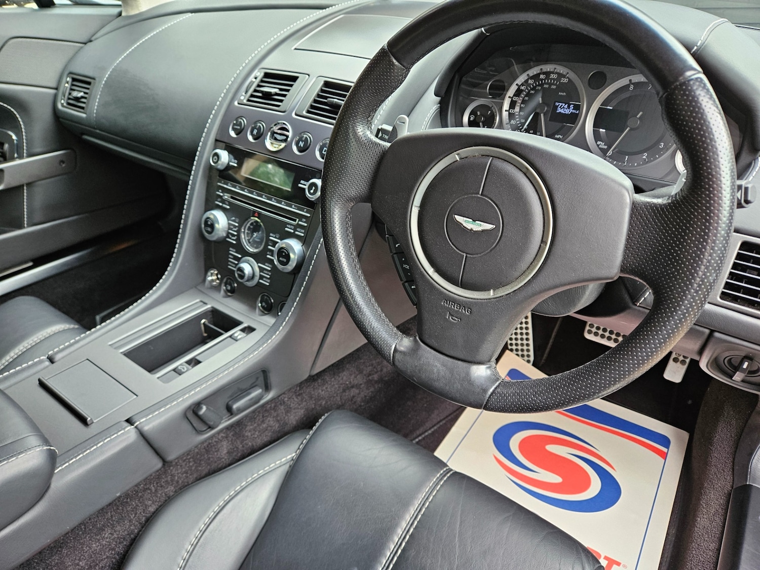 Used Aston Martin Vantage 2012 for sale - 77789921: Photo 4