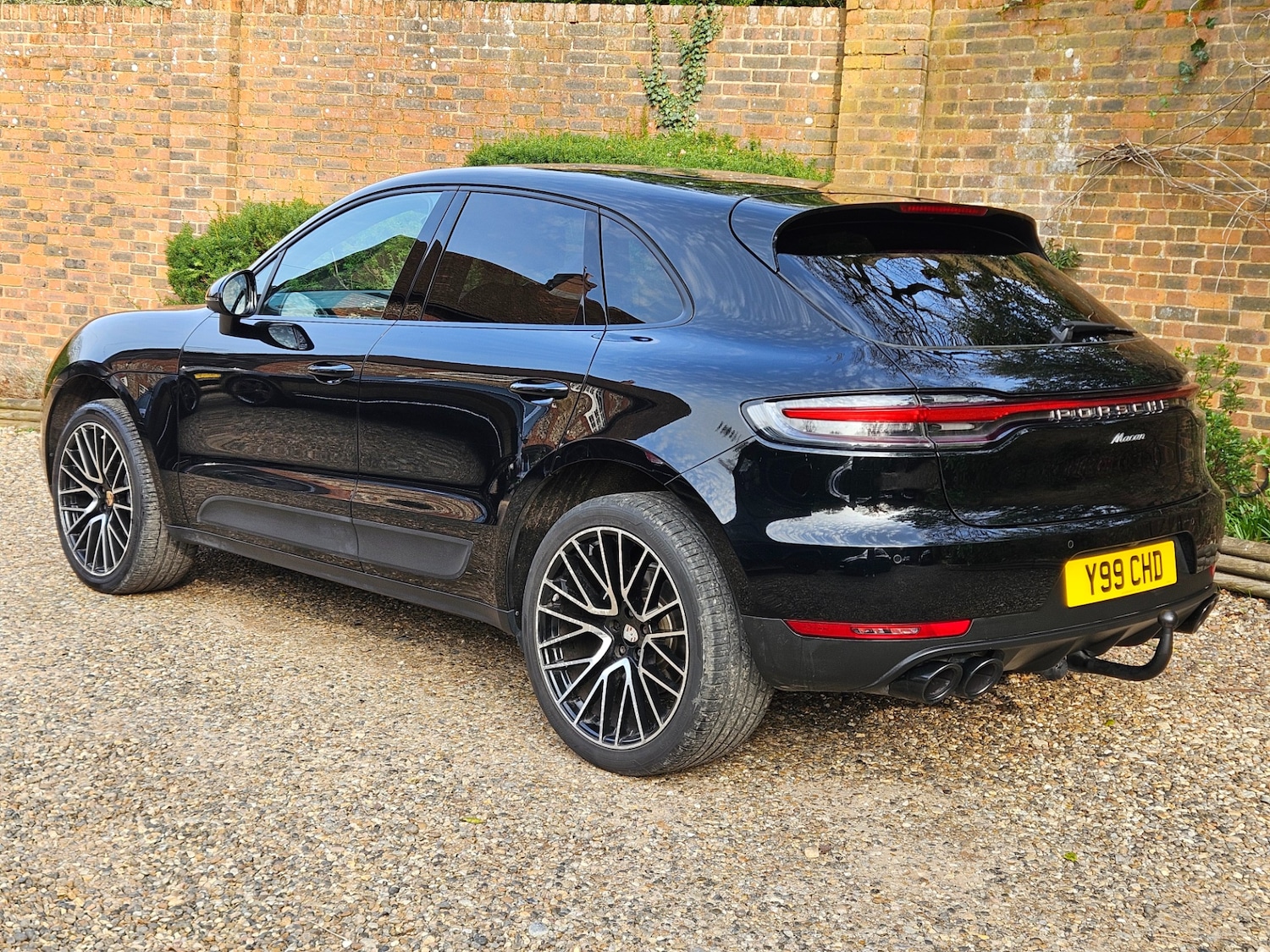 Used Porsche Macan 2020 for sale - 77964913: Photo 2