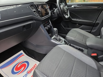 Used Volkswagen T-Roc 2018 for sale - 77180327: Photo