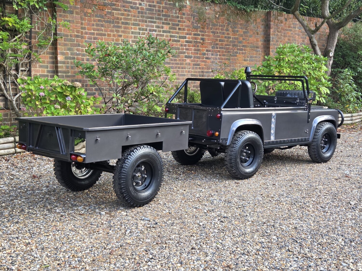 Used Land Rover Defender for sale - 75910694: Photo 2