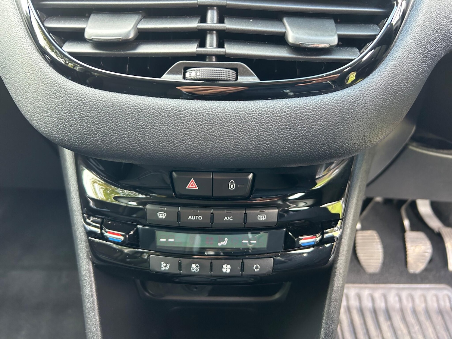 Used Peugeot 208 2013 for sale - 78072777: Photo 12