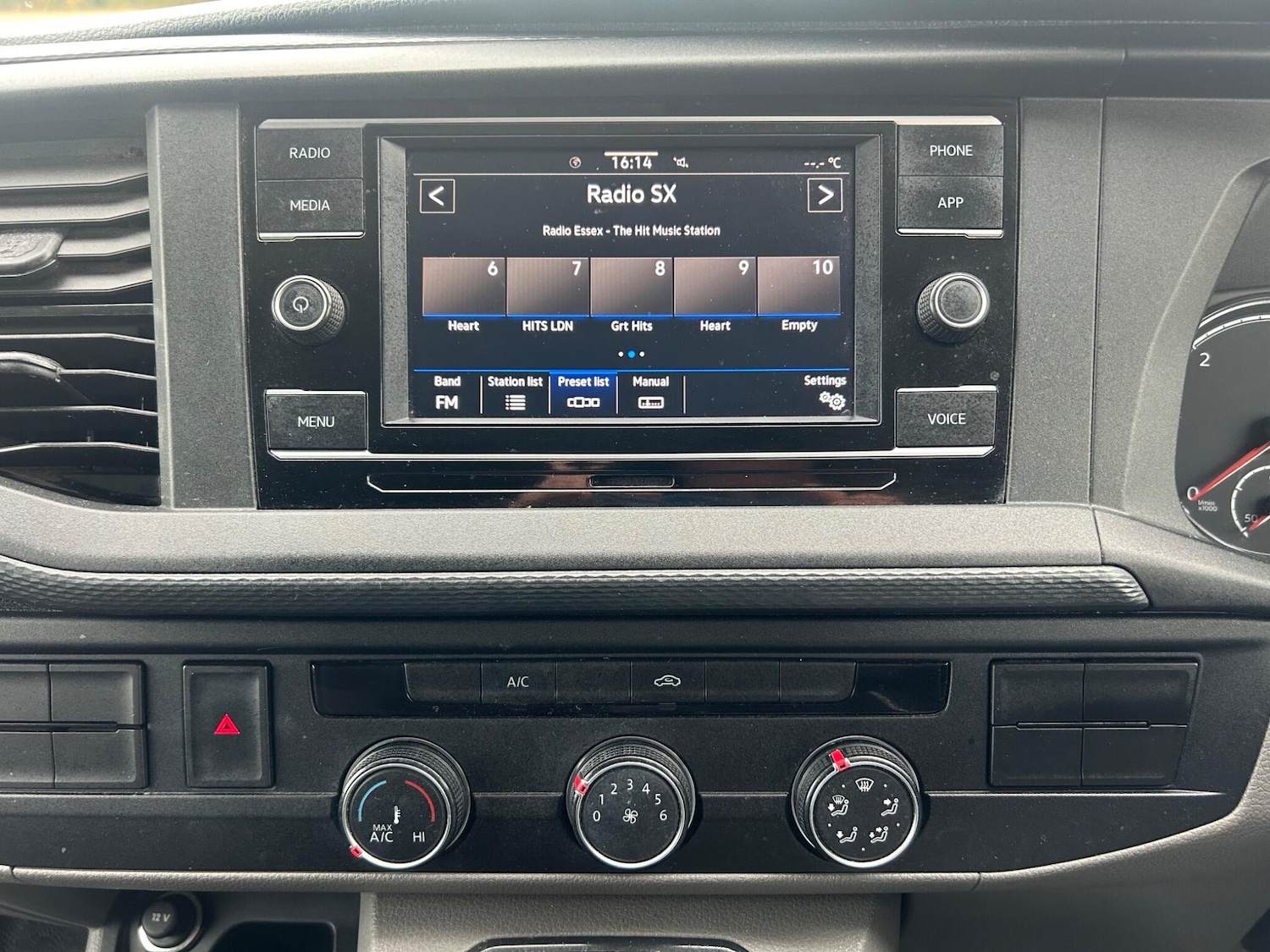 Used Volkswagen Transporter 2021 for sale - 76201250: Photo 2