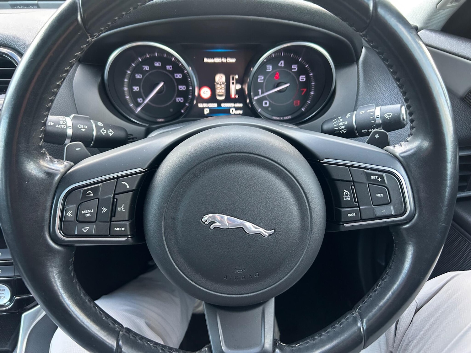 Used Jaguar XE 2015 for sale - 77229263: Photo 4