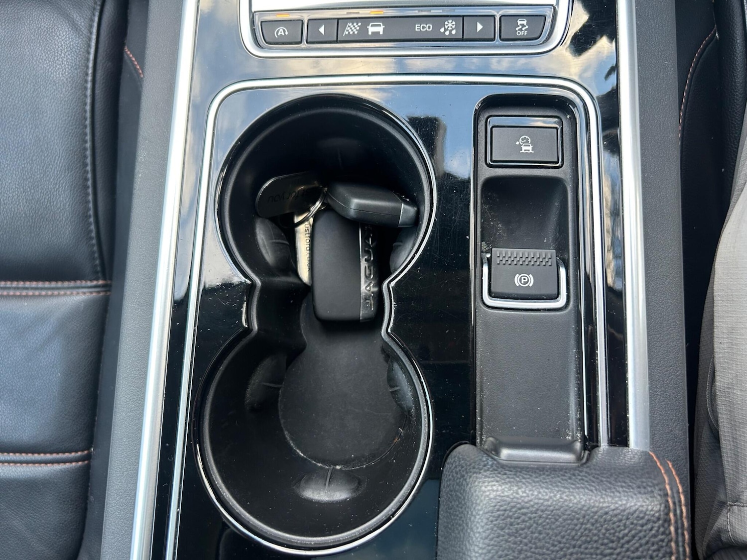 Used Jaguar XE 2015 for sale - 77229263: Photo 8