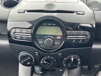 Used Mazda Mazda2 2014 for sale - 78034218: Photo