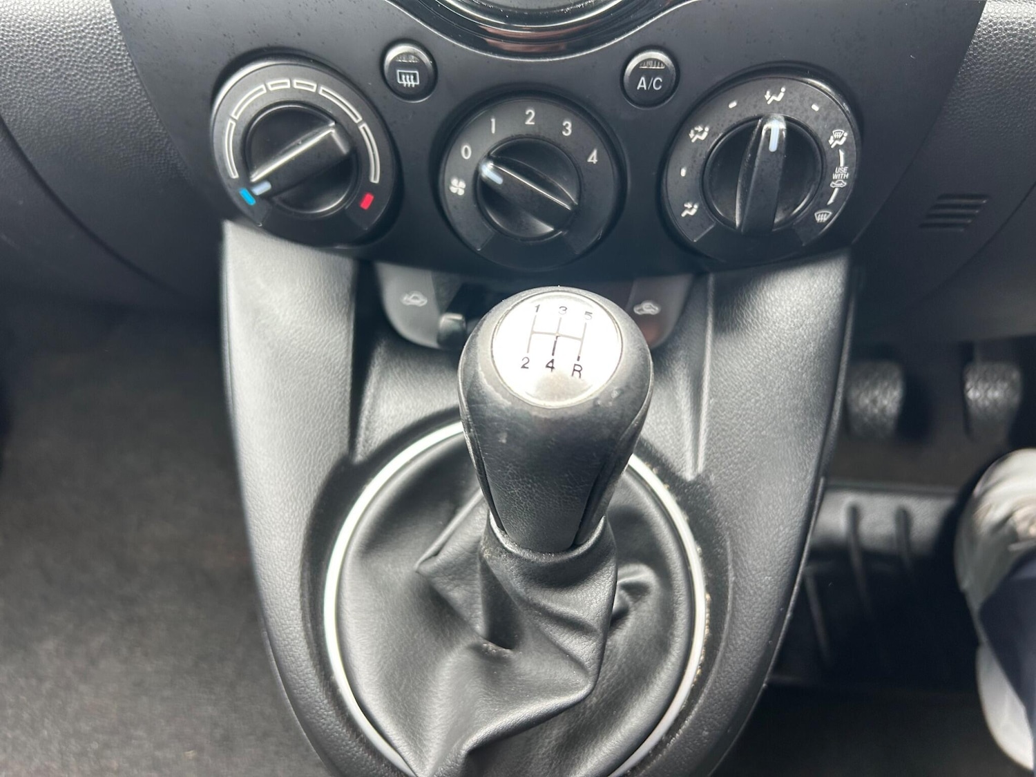 Used Mazda Mazda2 2014 for sale - 78034218: Photo 6