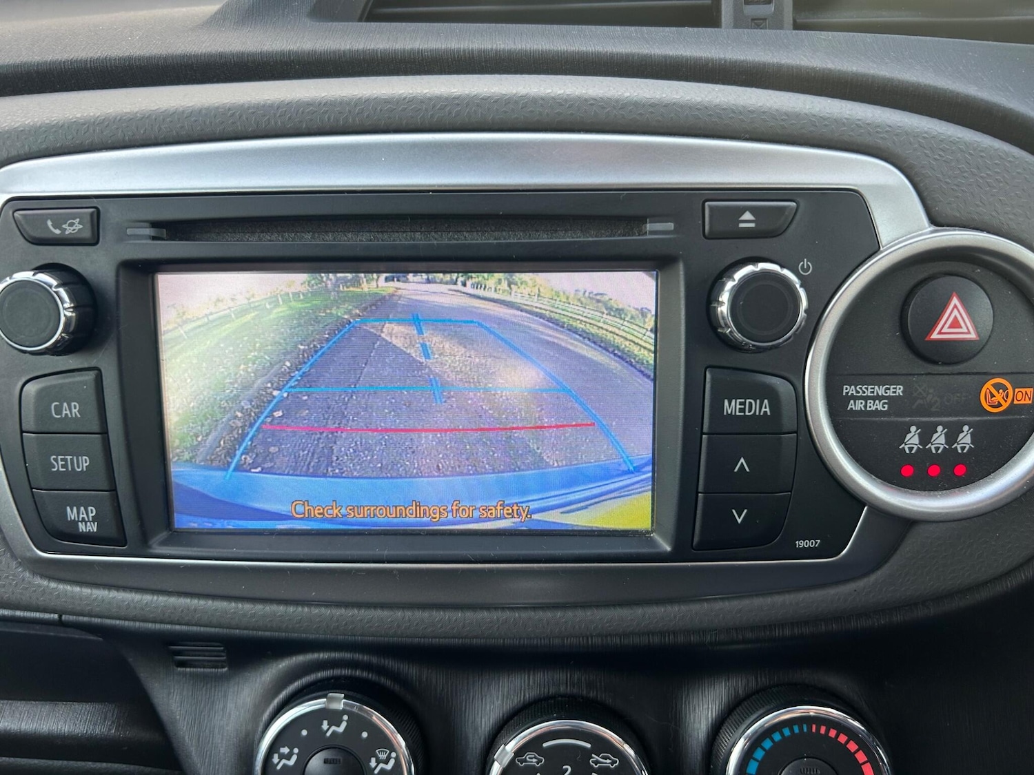 Used Toyota Yaris 2013 for sale - 76572402: Photo 2